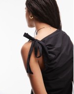 poplin ruch shoulder sveless top in black
