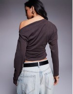 ruched side long sve tee in brown